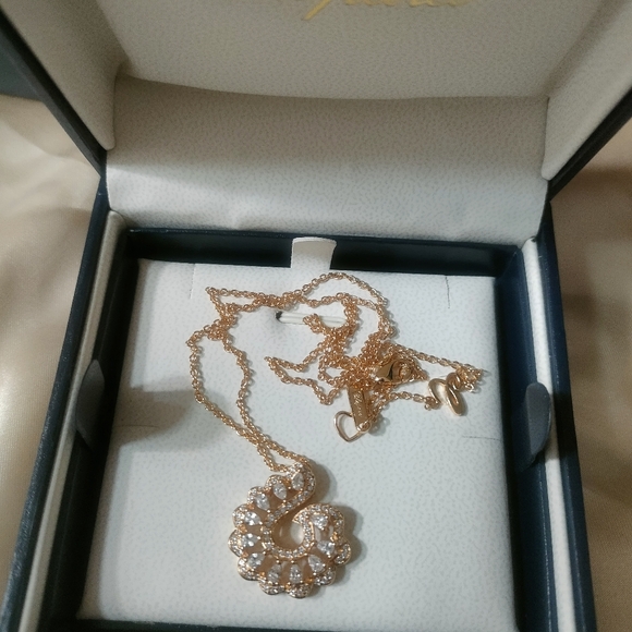 Chopard 18k Gold Necklace with conch pendant - Picture 5 of 6